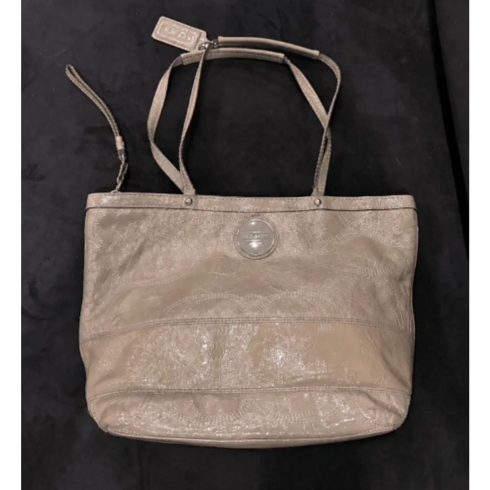 Coach Chelsea Leather Heritage Tote in Parchment/Graphite J1182-F15142